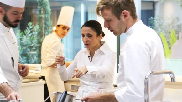 餐飲業也有潛規則？紀錄片《主廚女神》揭開餐飲界女強人的生存之道