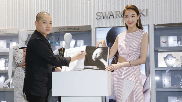 Jason Wu親自設計Atelier Swarovski全新系列！鑽石般火光的水晶墜鍊打造隋棠的飾品穿搭