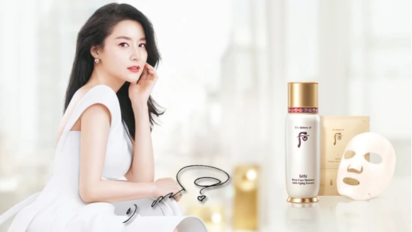 每片面膜中有1/3瓶秘帖循環精華！李英愛維持亮顏膚色的祕密就是敷了后的新品