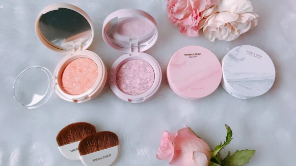 在韓國賣翻的大理石腮紅終於抵台！THE FACE SHOP推出粉紅、粉橘、粉紫、晶透4色花瓣腮紅