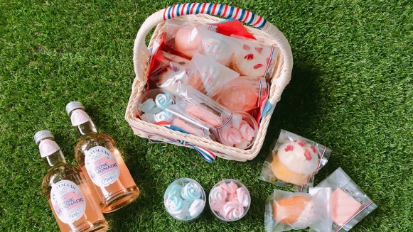 春天到了就要跟姊妹淘野餐去！ONE Shot聯手法國知名烘焙GC推出「粉嫩法式花朵野餐組」