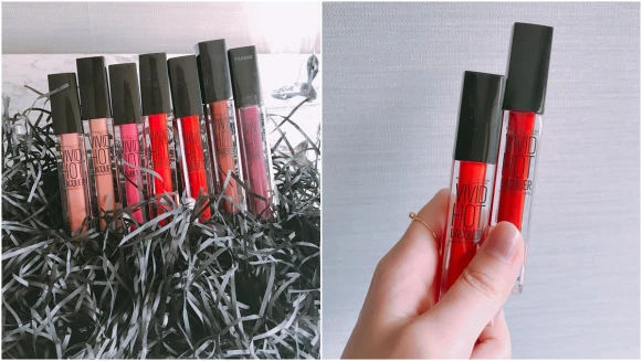 持久度、顯色度都升級，是開架最強的鏡光效果！媚比琳再推全新7色光療鏡漾唇釉