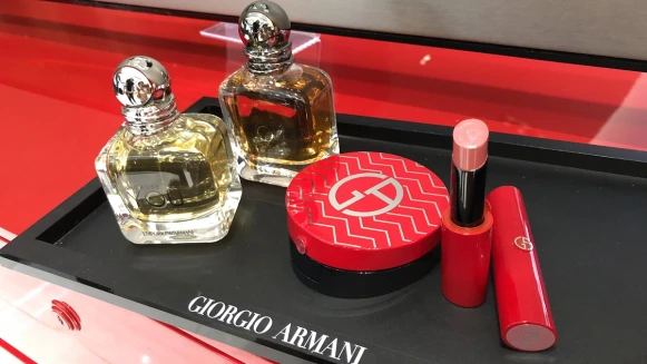 網路買更方便！GIORGIO ARMANI終於推出亞曼尼精品美妝官方線上旗艦館，奢華訂製緞光水唇膏隱藏色、氣墊粉餅限量版都在這