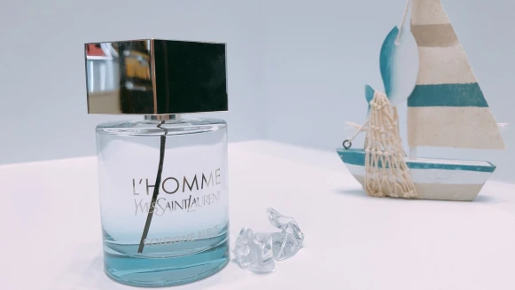 今年夏天最有品味的男香！噴上這罐YSL天之驕子海洋淡香水，就是一股清爽冰涼的自信感