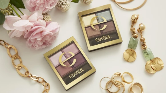 春夏眼影加了櫻花般的粉嫩裸色好浪漫！EXCEL推出#薰衣草粉棕、#豔夏青檸2色限定裸色深邃眼影(加映完美光彩遮瑕系列)