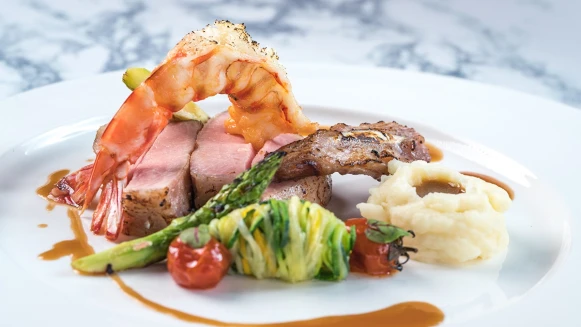 頂級宮崎和牛、暢銷烘烤牛肋排…此生非吃一次的勞瑞斯餐廳推出母親節饗宴
