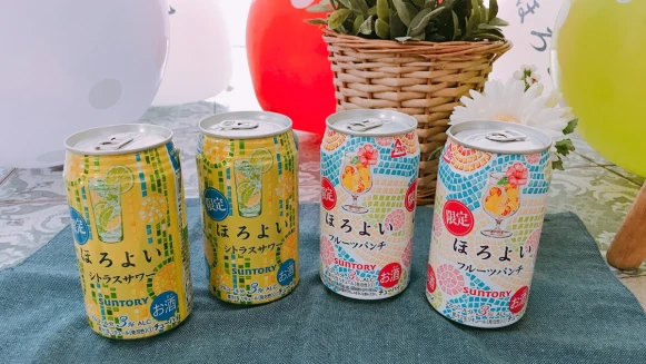 集結鳳梨、芒果、萊姆超多種熱帶水果，連瓶身也好繽紛！HOROYOI再推微醉綜合水果、微醉柑橘沙瓦2瓶限定口味