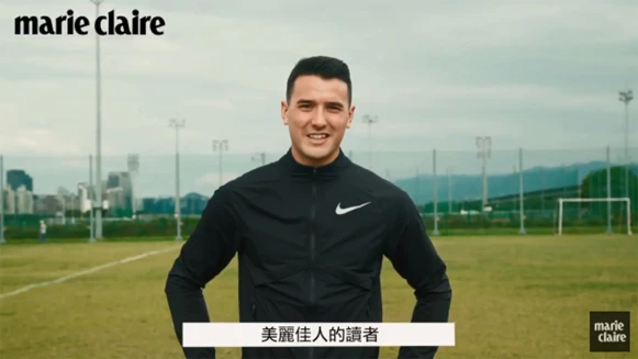 跟混血足球帥哥周定洋一起動