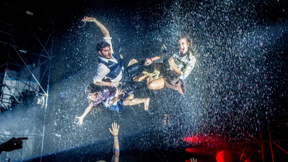 全球超過600萬人朝聖、巡迴58座城市！360度零死角的瘋狂演出《極限震撼 FUERZA BRUTA》