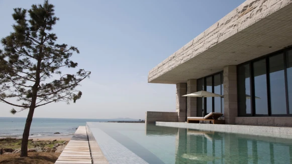 下一站，去小歐洲青島吧！無邊際泳池、私人沙灘...青島涵碧樓帶你領略度假真義