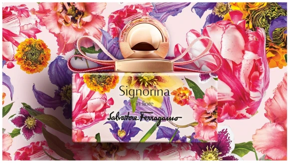 彷彿穿上繡滿鮮花的圓裙！Salvatore Ferragamo花漾伊人限定版，從印花瓶身一路絕美到瓶內的梨子雪酪香氣～