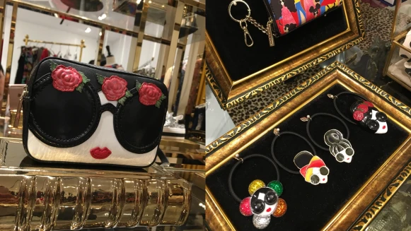 招牌墨鏡臉戴上俏皮紅花頭飾！Alice+Olivia生火的秋冬小配件一覽