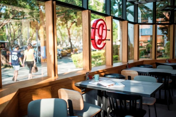 台北大安區早午餐推薦 「gonna共樂遊」綠意大窗景豐富餐點選項 吃出地中海不做作紓壓風情