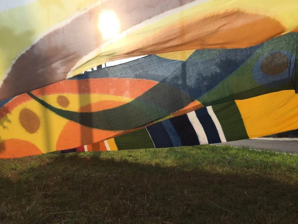 擁抱大地。時尚，真的可以很天然。