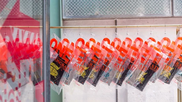 台北最美的玻璃屋選物店5歲了！限定衛衣、獨家香氛…讓人逛到手軟的初衣食午禮物清單