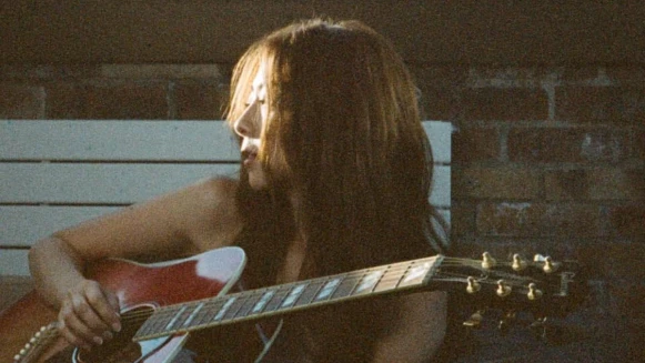 文青女神睽違五年終於出輯!陳綺貞的《沙發海》觸動你內心最柔軟的那塊