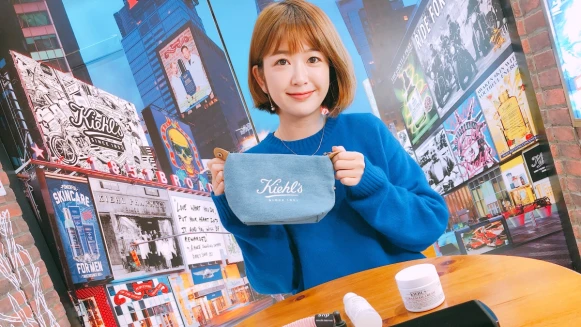 【打開化妝包】Youtuber查理到冰島，隨身小物「乳霜+美容油、眼罩、美唇油」帶著走，肌膚不畏寒