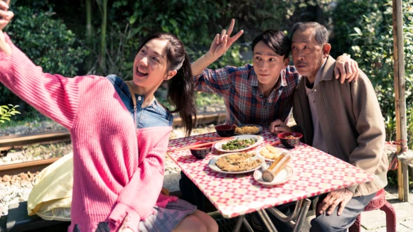 阿爸,你過得好嗎?家就在不遠的地方,《老大人》今年最暖心的親情電影!