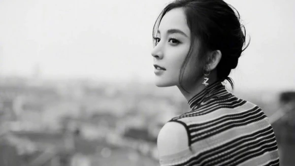 跌落神壇、各種被黑到重新爬起！古力娜扎的暗黑女神之路