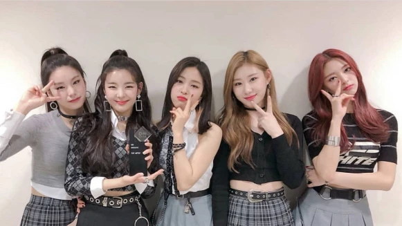 原來ITZY的美是這麼來的！！！讓所有韓國歐爸瞬間陷入熱戀～隨時都想俯身親吻的清爽牛奶肌韓妞養成！