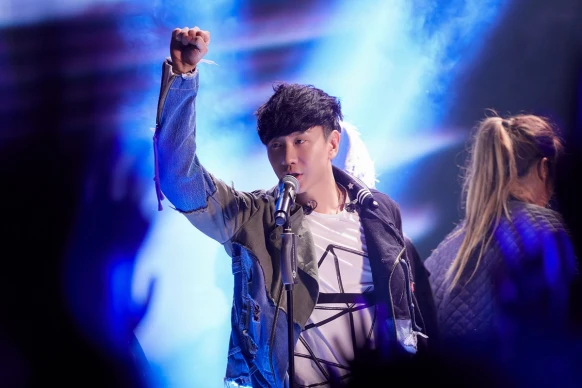 林俊傑〈進階〉MV拍攝與粉絲零距離互動：「真的比演唱會還珍貴！」