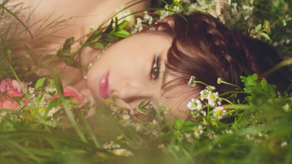 2NE1解散後,朴春 睽違5年回歸新曲〈Spring〉,唱盡人生無奈,期待春天花再開!