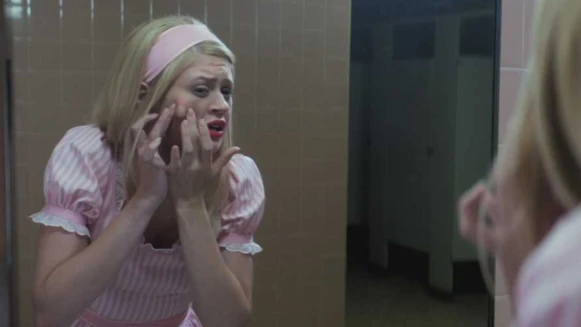 被列為全球最恐怖禁書！《在黑暗中說的鬼故事》搬上大銀幕，「蒼白的女人」、「稻草人哈洛」經典駭人怪物一次登場