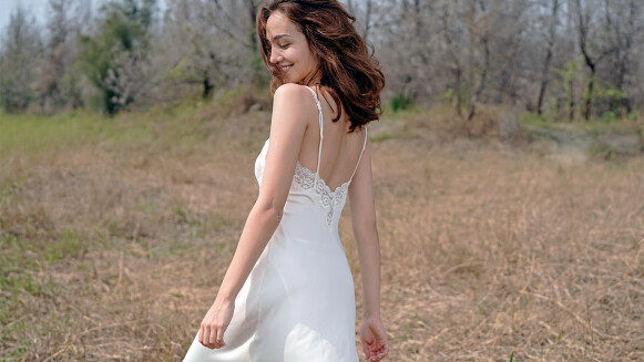 妳和完美之間的距離，就差一件高質感的睡衣，令人心動、綻放光芒的精緻內著，快來NUDE快閃店親身感受！ 