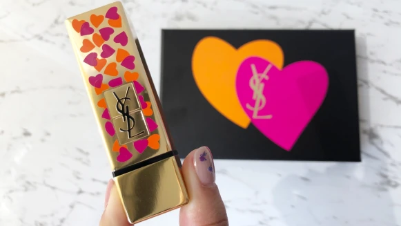 YSL再推限定奢華緞面唇膏心連心版，滿滿愛心的太Q！母親節就要用一見傾心禮盒表達感謝 
