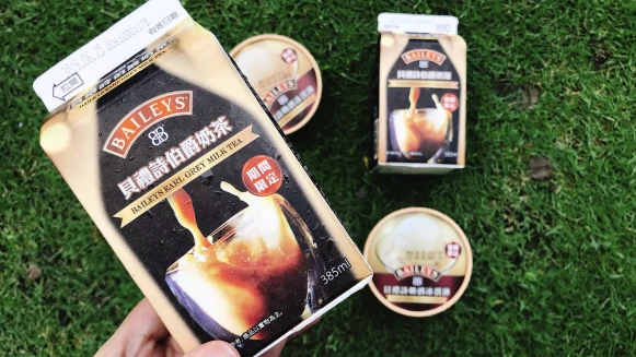 奶茶控們必喝！全家推出2款貝禮詩系列產品伯爵奶茶、奶酒冰淇淋，帶點大人風味的微醺感