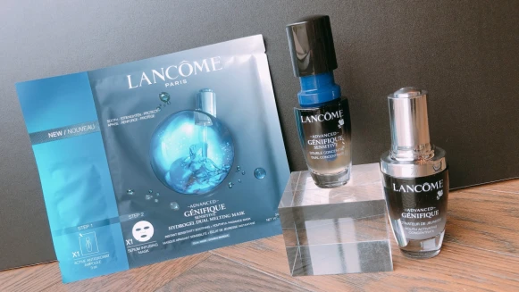 蘭蔻推出超級急救款的「雙效安瓶面膜」，一片=小黑安瓶舒緩力+小黑瓶面膜修護力，2步驟讓肌膚長效發光