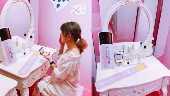 Ｍ編真心奉勸愛麗絲展不能錯過的漾緁夢遊鏡中屋！把掉漆的粉底補好補滿〜上傳美美IG 照就靠這個小天地了！