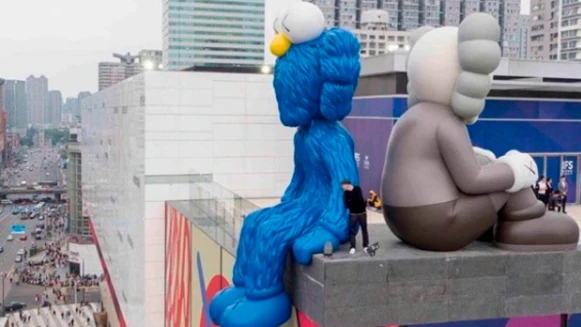 KAWS BFF SCULPTURE雕塑展降臨台中！全球唯一KAWS BFF雕塑登台，超萌6吋公仔限量開賣