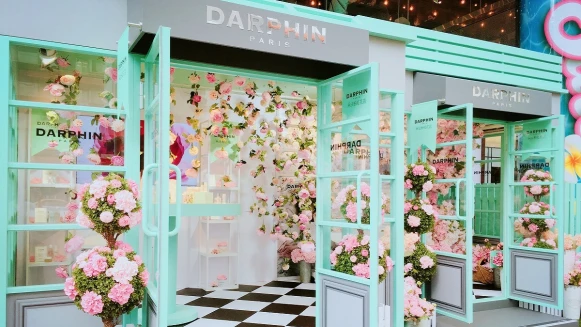 世界上最浪漫的花朵小屋 DARPHIN粉紅花店 ♡ 拜託…誰來把M編架走…不然她可能要入住了!!!