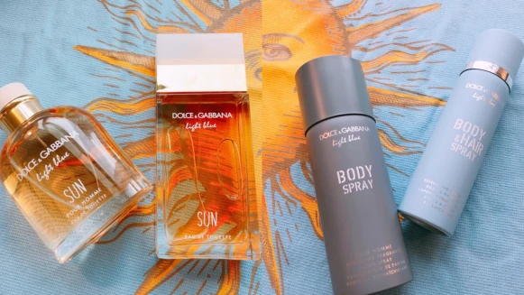 DOLCE & GABBANA首度推出髮香噴霧,霧霾藍與莫蘭迪灰瓶身太文青!還有限量Light Blue陽光夏日男女對香
