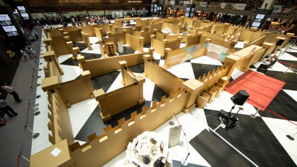 只有快閃4天！ 全國最大叢林紙迷宮降臨台北車站，打造220坪大型迷宮、22公尺長巨幅紙牆