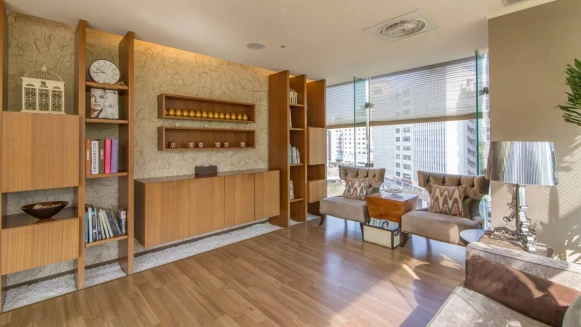 是自己根本做不來的華麗手技啊！施舒雅與M編的75分鐘優雅SPA時光立現緊緻小顏！