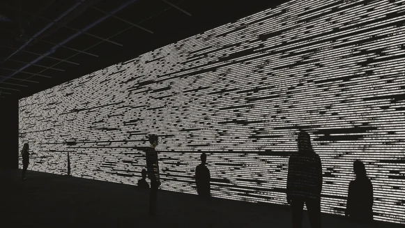 今年絕對要衝的藝術展覽！歡迎進入日本藝術家池田亮司的迷幻聲音宇宙