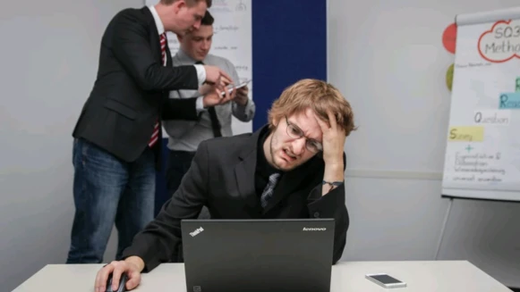 這15個職場壞習慣,讓你看起來「很不專業」