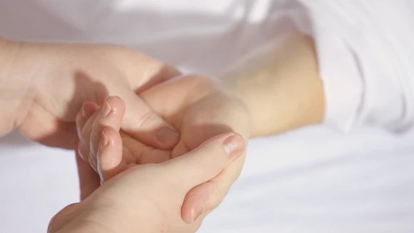 天天擦護手霜還是覺得手不夠嫩？原來是擦護手霜要注意這4個小細節