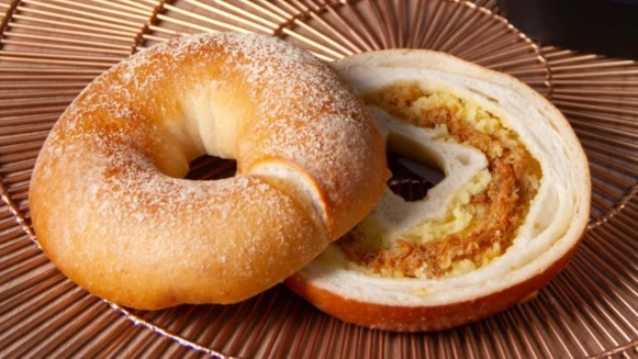 好丘全新口味來了！「金絲綠豆椪」貝果結合純綠豆泥、黑豬肉鬆，打造綿密鹹甜新滋味