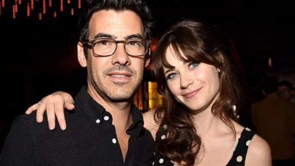 《戀夏500日》柔伊黛絲香奈宣布和47歲製作人老公離婚！結束4年婚姻