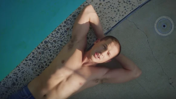 CP查理全新單曲〈Mother〉唱出年少輕狂的戀愛!MV半裸上身入鏡,大秀健身成果