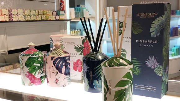 是時候放鬆一夏了…懶到不想出門，就在家用美美天然系精油香氛，營造舒適愉悅好心情吧！