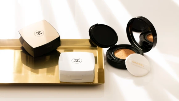 無論氣墊粉底怎麼推陳出新，讓M編心心念念欲罷不能，外加美妝圈好友勸敗回購100%的頂級首選，只有小香沒別的！