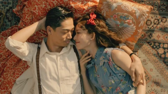 林志玲夫妻再度合體放閃！依偎老公AKIRA懷中拍MV，詮釋超越百年浪漫愛情故事