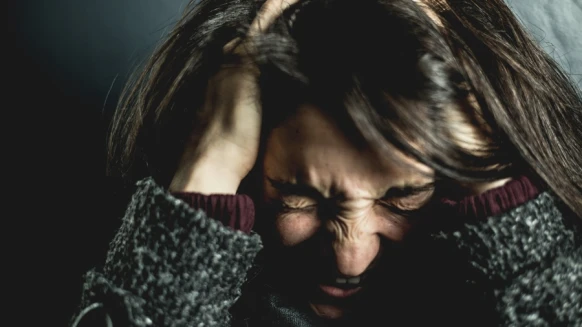 長時間坐在書桌前、常假設會失敗、不喜歡戶外運動？這8種個性，容易導致「腦疲勞」！