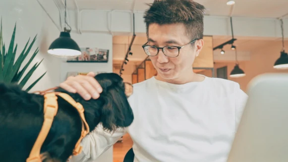 【一件襯衫】四十歲熟齡男人的追夢故事，讓創業不再只是年輕人的本事