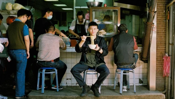 海港男兒的台味魂!不務正業男子Ayo,傳統麵攤「就是樸實,直拳給你」