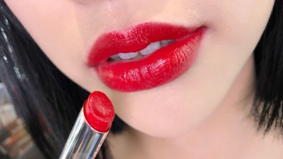 過年必備討喜「紅唇」，到底紅唇怎麼畫才能畫得好看、不顯老氣？注意這5個小Tips就對了
